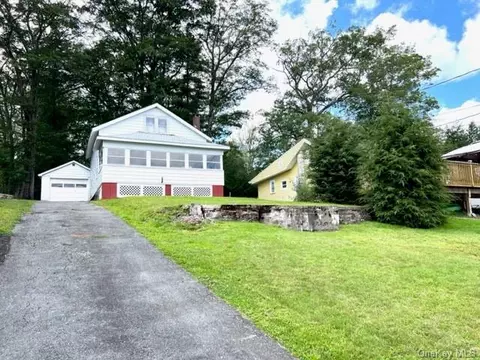 125 Mohican Trl, Lumberland, NY 12737
