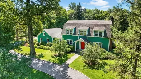 51 Grace Ln, New Castle, NY 10562
