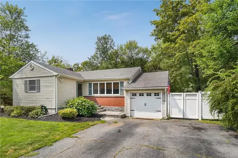 2873 Heathercrest Dr, Yorktown, NY 10598
