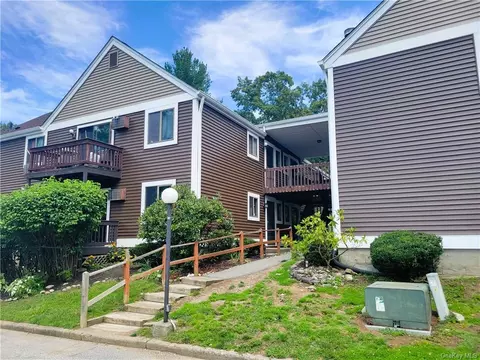 7 Heritage Dr #E, Monroe, NY 10926