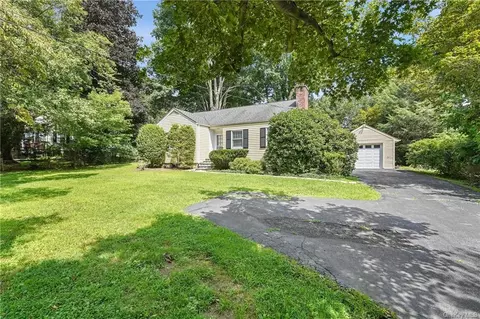 2890 Quinlan St, Yorktown, NY 10598