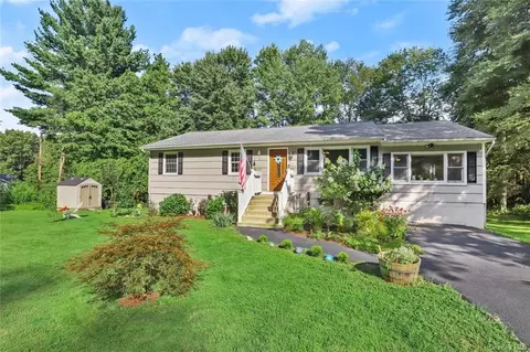 54 E Lovell St, Mahopac, NY 10541