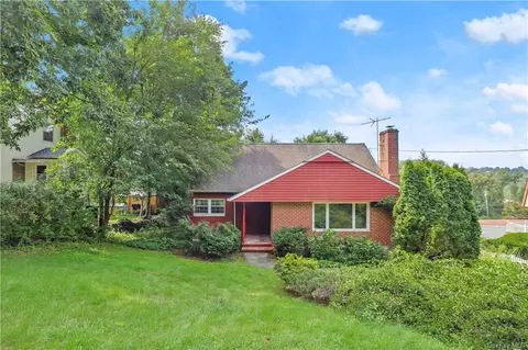 29 Grandview Dr, Mahopac, NY 10541