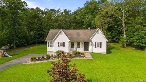 23 Country Holw, Woodbury Town, NY 10930
