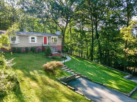 30 Lake St, Lewisboro, NY 10526
