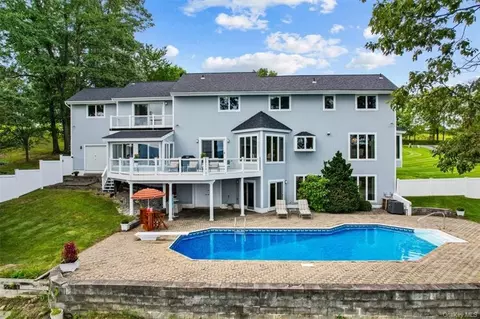 14 Osprey Hill Dr, Newburgh, NY 12550