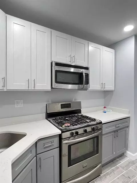 2751 Fish Ave, Bronx, NY 10469