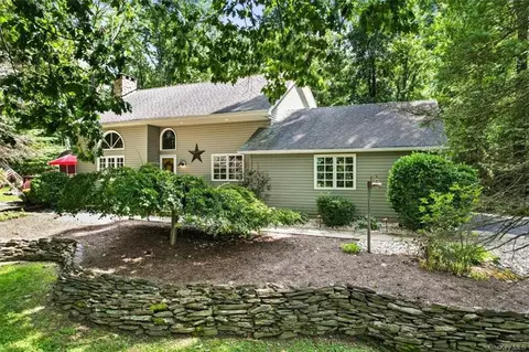 2 Bittersweet Way, Warwick, NY 10990