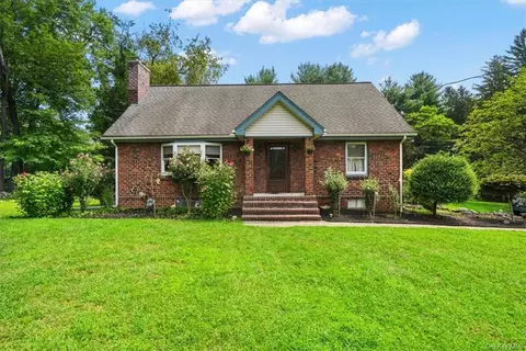 64 Ridge Rd, Clarkstown, NY 10956