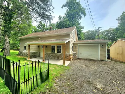 649 Awosting Rd, Shawangunk, NY 12566