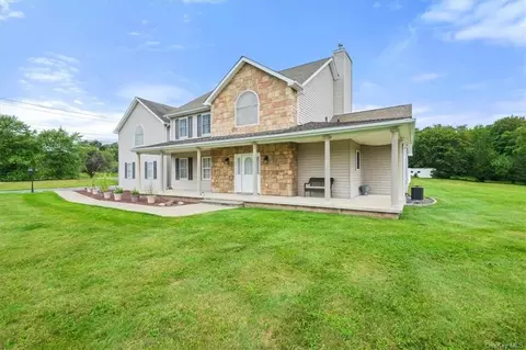1 Pella Ct, Newburgh, NY 12589