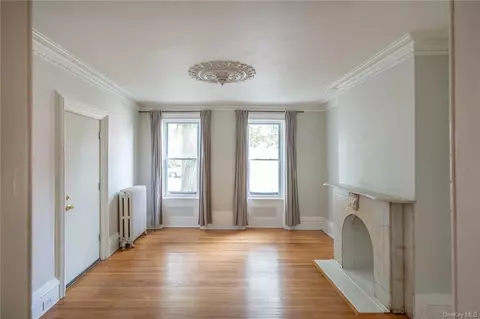 85 South St, Newburgh, NY 12550