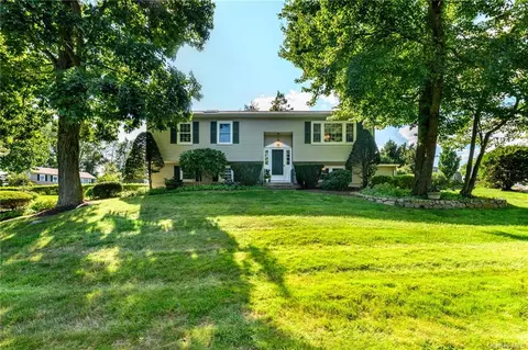71 Blackberry Dr, Southeast, NY 10509