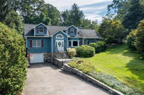 9 Echo Ln, Mahopac, NY 10541