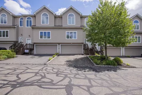 21 Leif Blvd, Clarkstown, NY 10920