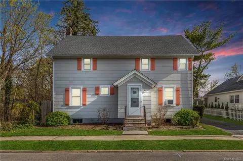41 3rd St, Riverhead, NY 11901 photo 1