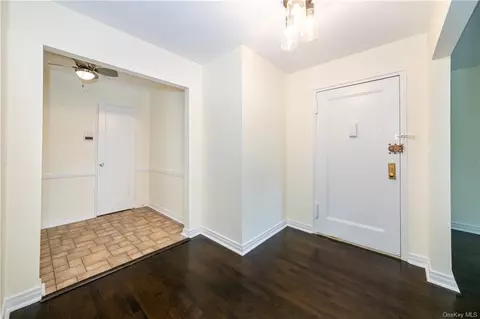 1833 Palmer Ave #2E, Larchmont, NY 10538