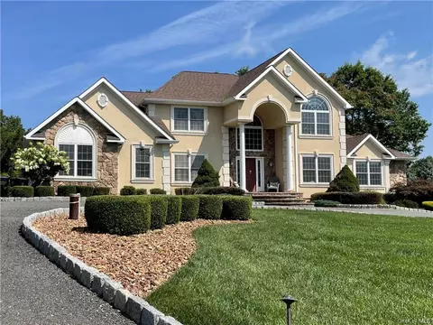 39 Rapelje Rd, Walden, NY 12586