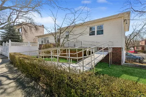 3224 Spencer Dr, Bronx, NY 10465