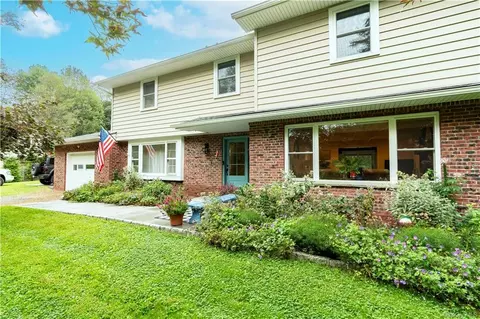 12 Mcdonnells Ln, East Fishkill, NY 12533