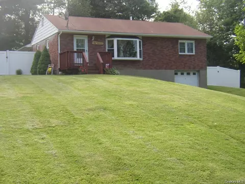 373 Rock Cut Rd, Newburgh, NY 12586