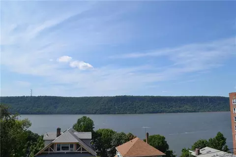 678 Warburton Ave #4H, Yonkers, NY 10701
