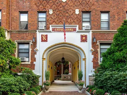 31 Pondfield Rd W #4, Yonkers, NY 10708