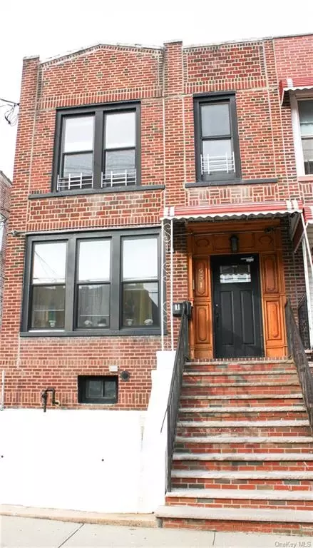 951 223rd St, New York, NY 10466