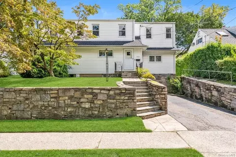198 Gailmore Dr, Yonkers, NY 10710