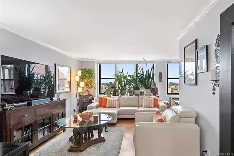 3121 Middletown Rd #12N, New York, NY 10461