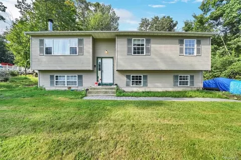 39 Winchester Dr, Monroe, NY 10950