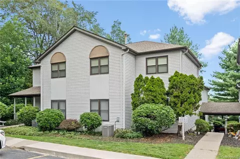 19 Vincenzo Ct, Monroe, NY 10950