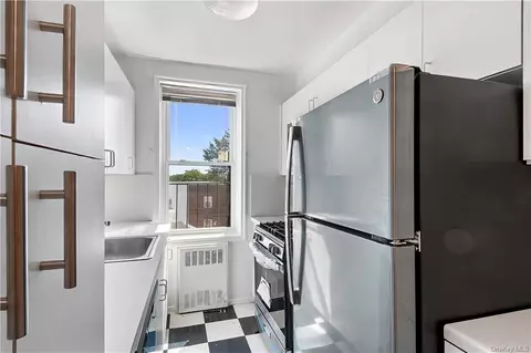 625 Gramatan Ave #4M, Mount Vernon, NY 10552