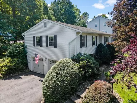 1 Warren Ct, Cornwall, NY 12518