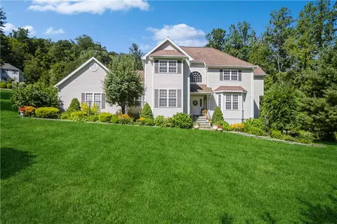 80 Pennebrook Ln, Carmel, NY 10512