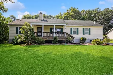 1 Andrea Dr, Newburgh, NY 12550