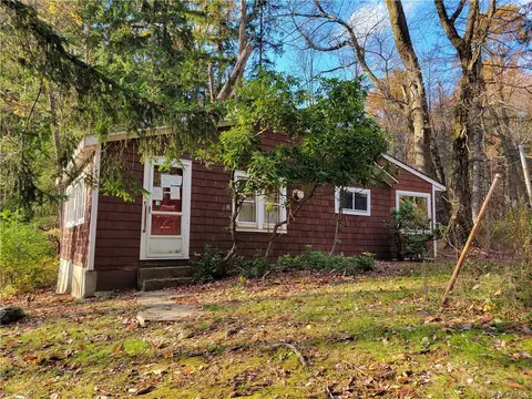 23 Merrill Rd, Highland Mills, NY 10930