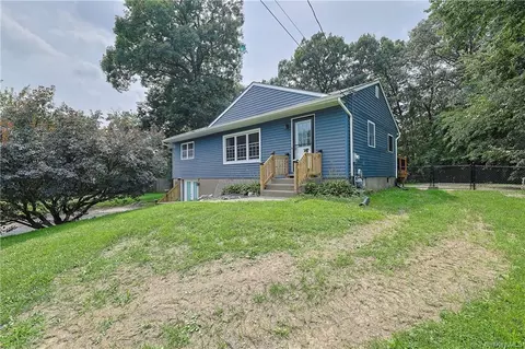 31 Coach Ln, Newburgh, NY 12550