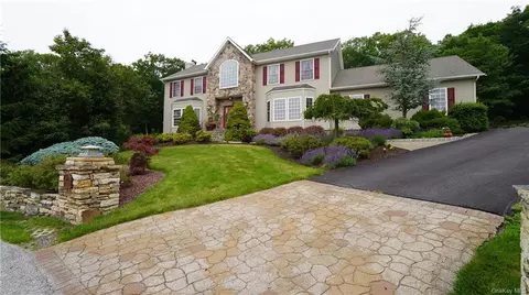 20 Alloway Cres, Highland Mills, NY 10930