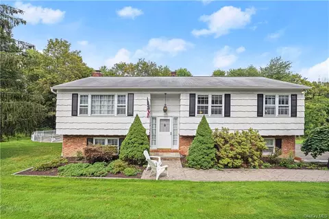 18 Eleanor Dr, Mahopac, NY 10541