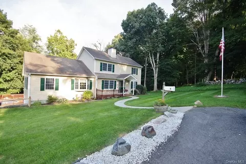 11 Meadow Ln, Southeast, NY 10509