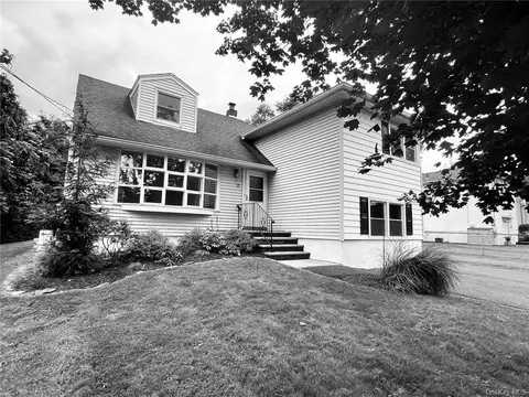 177 Quaspeck Blvd, Clarkstown, NY 10989
