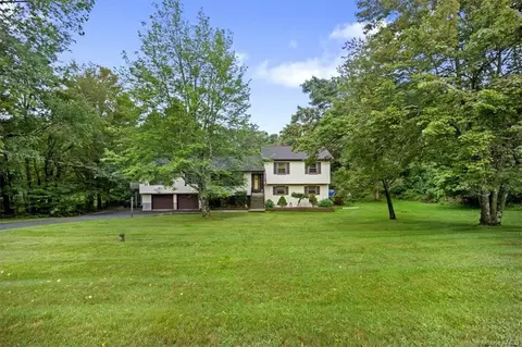 121 Martin Rd, Beekman, NY 12540