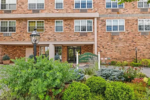 2 Old Mamaroneck Rd #7J, White Plains, NY 10605