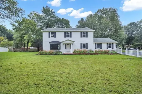 1 Schnabl Ct, Wappinger, NY 12590