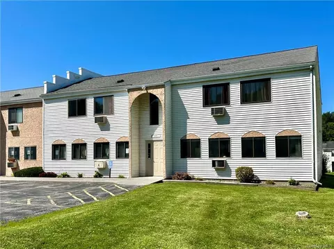 18 Scarborough Ln #B, Wappinger, NY 12590
