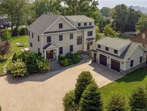 4482 Boston Post Rd, Pelham, NY 10803