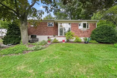 25 Silver Birch Ln, Orangetown, NY 10965