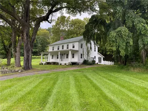 338 Van Duzer Rd, Wallkill, NY 10940