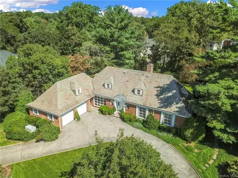 1030 Seahaven Dr, Mamaroneck, NY 10543